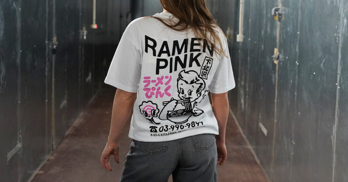 Outfit 015 Womens – Edwin Cleo Short, Edwin Ramen Pink T-Shirt og Vans LX Loafer 53