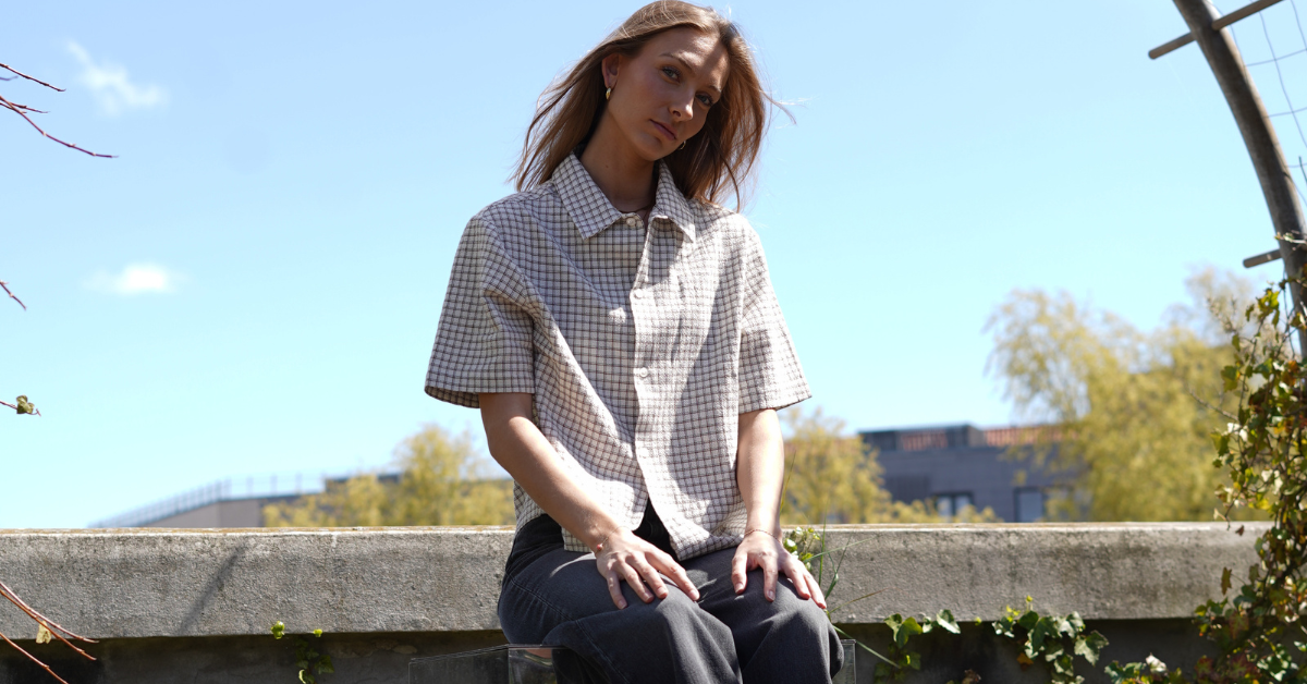 Outfit 026 – Edwin Zed Shirt SS White Brown, W' Juniper Pant Black Obsidian Wash og Vans LX Loafer 53 Black