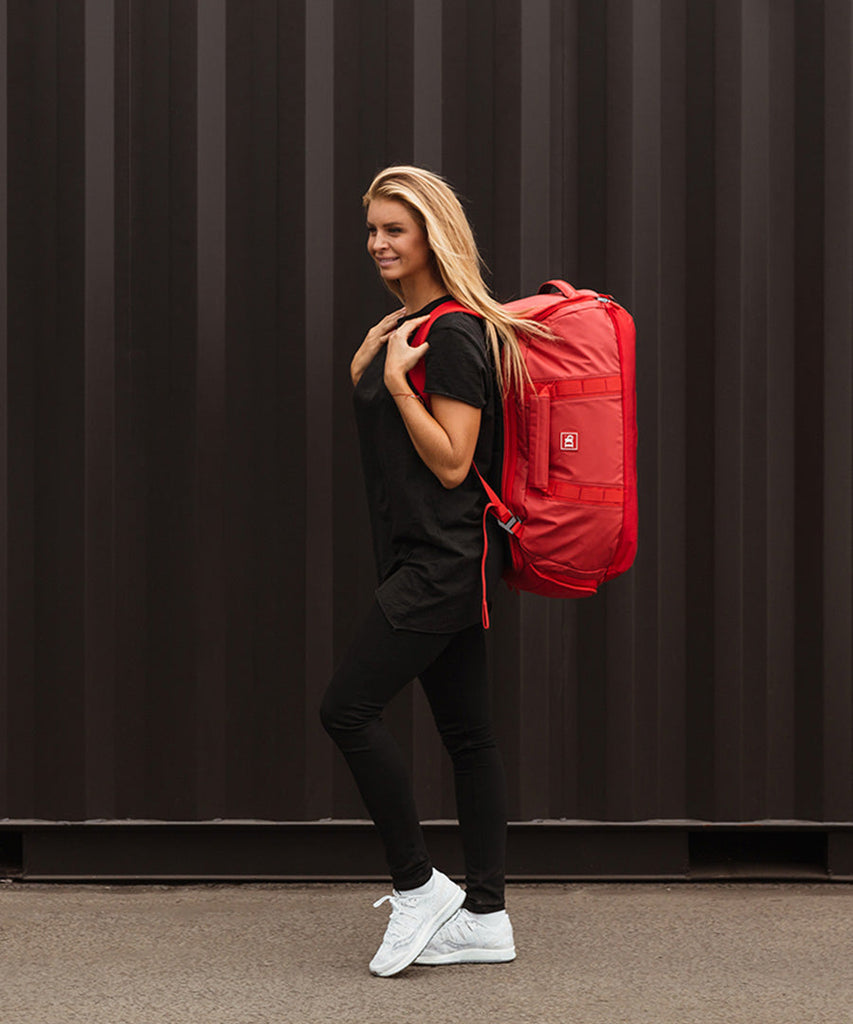 Douchebags The Carryall 65L Scarlet Red Tasker Duffel