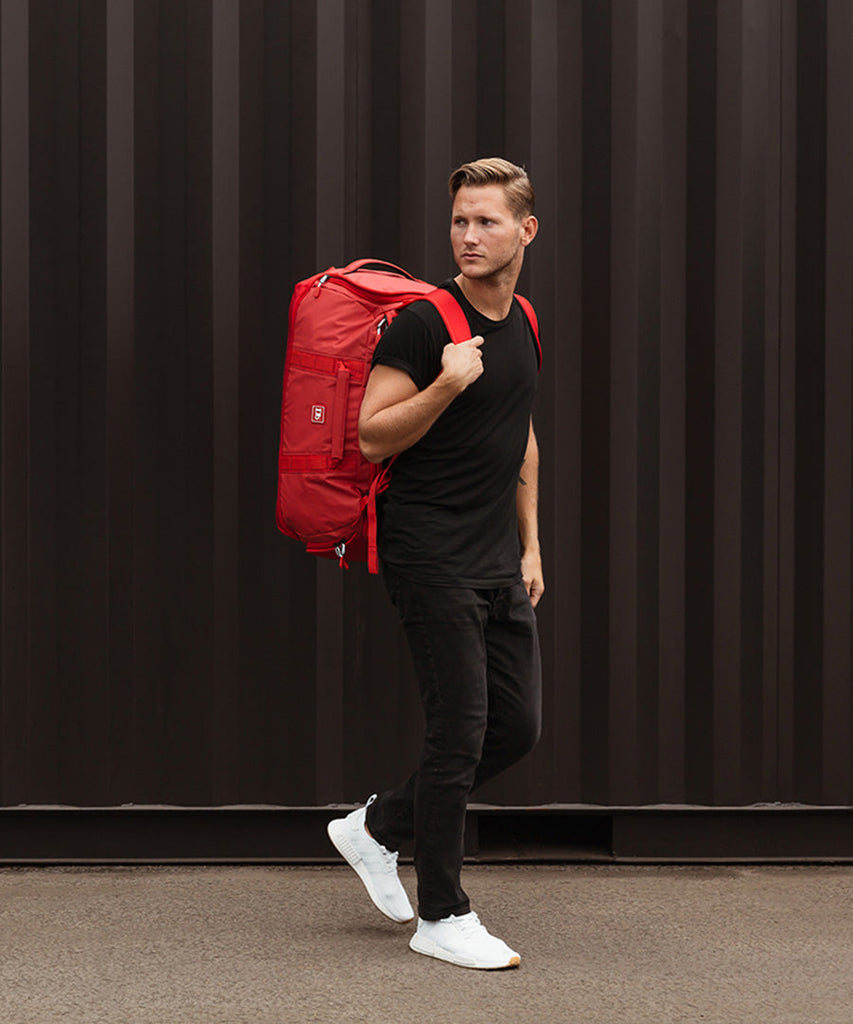 Douchebags The Carryall 65L Scarlet Red Tasker Duffel