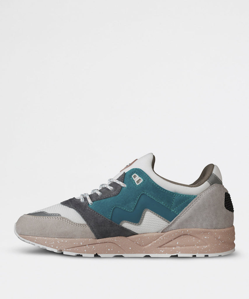 Karhu Aria 95 Whitecap Grey Mosaic Blue sneakers