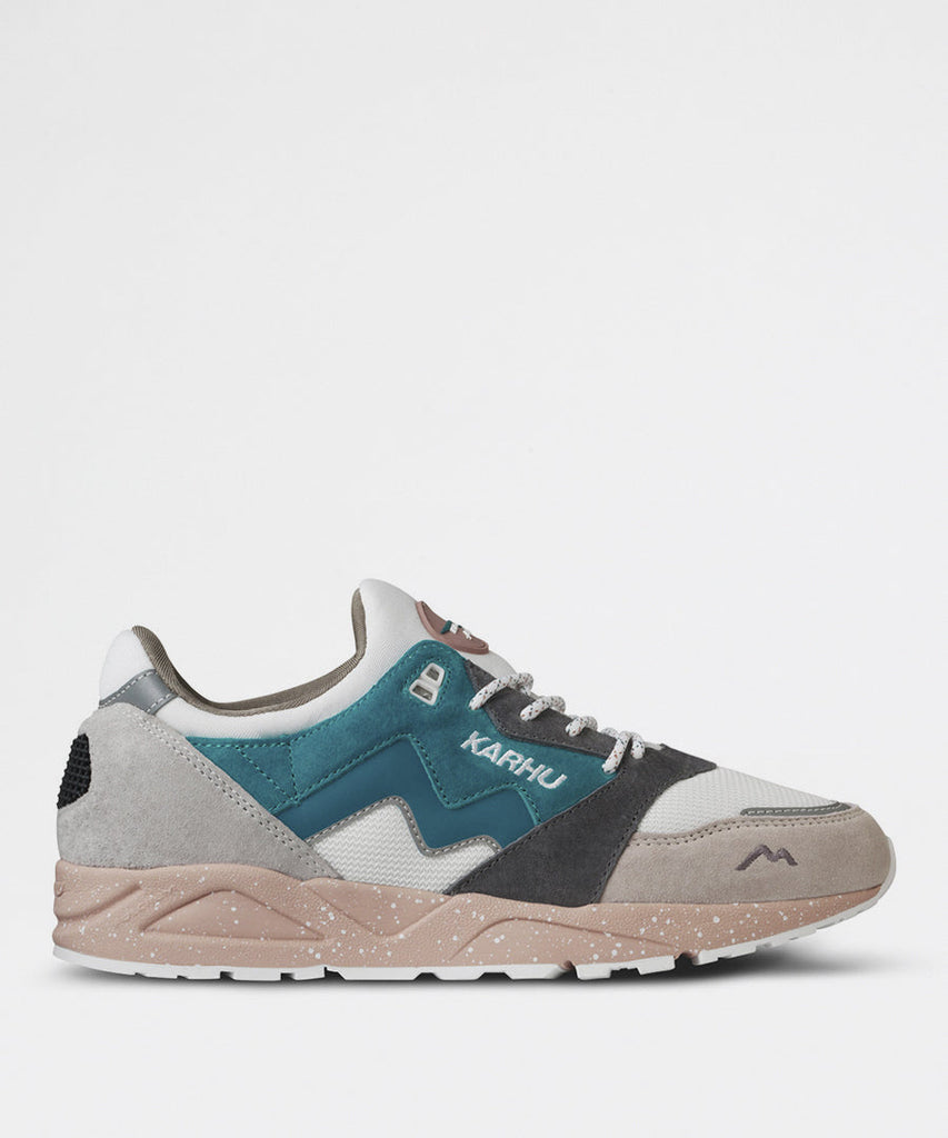 Karhu Aria 95 Whitecap Grey Mosaic Blue sneakers