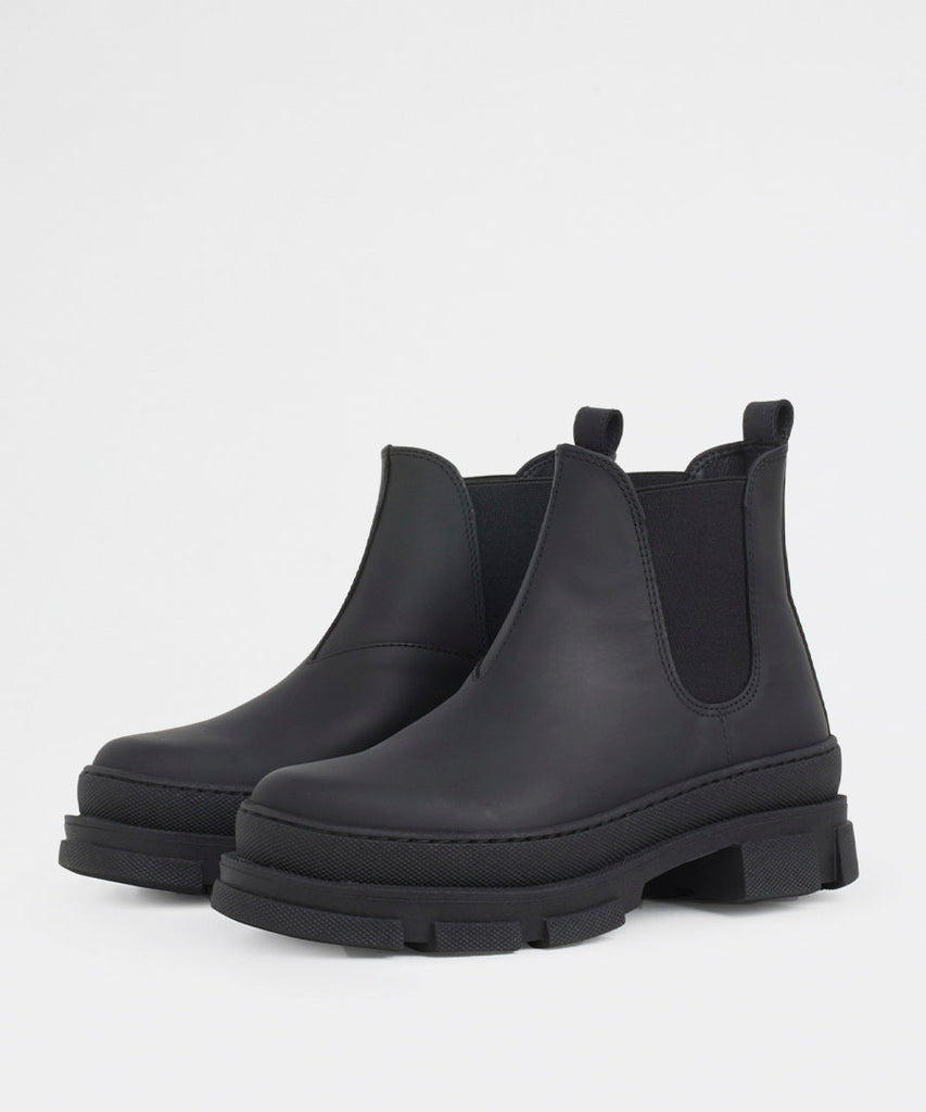 Irean Chelsea Black Rubberised Leather-Garment Project-Packyard DK