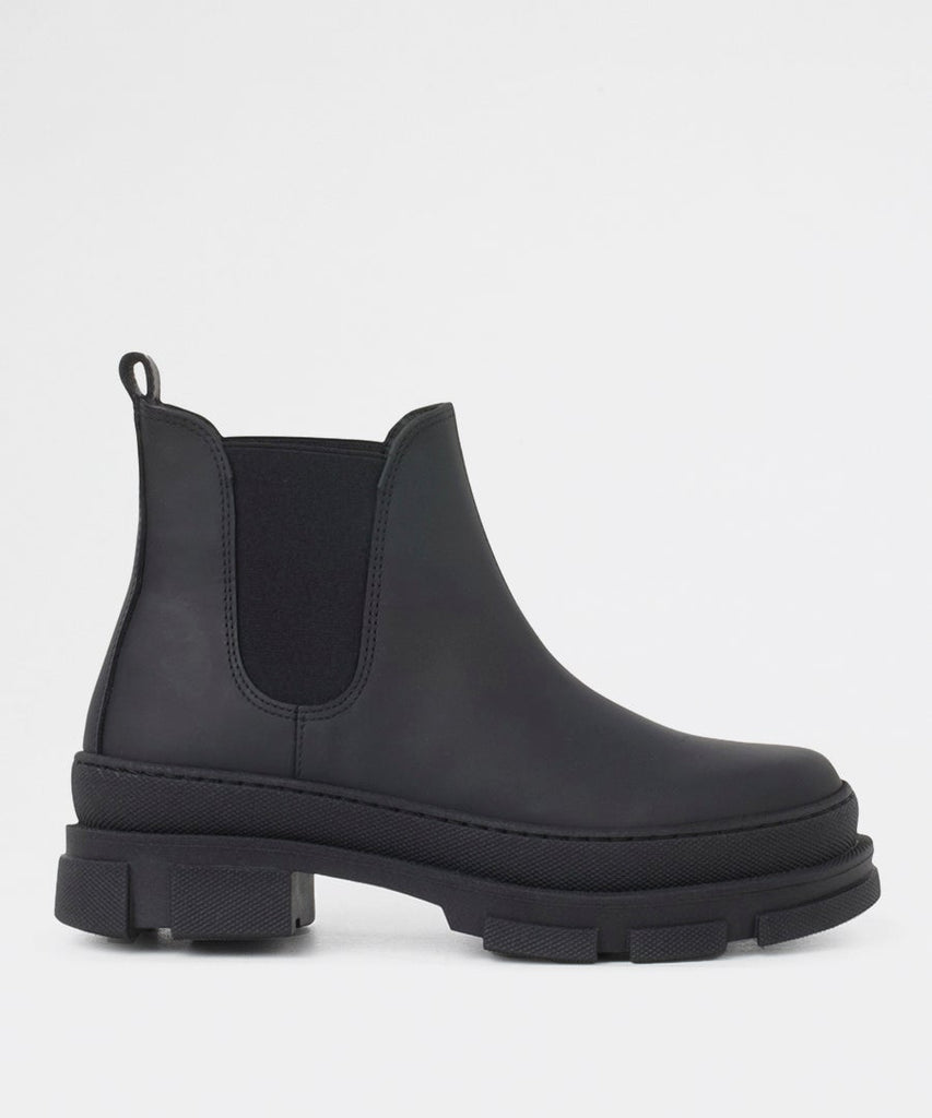 Irean Chelsea Black Rubberised Leather-Garment Project-Packyard DK