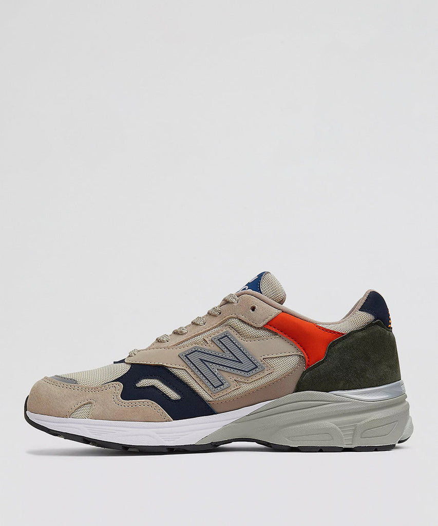 M920Upg - Sand/Dark Green-New Balance-sneakers